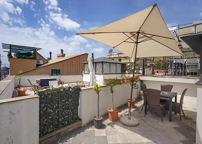 Daire Doge Grimaldi - Davanti All'acquario - Grande Terrazza Privata - Palazzo Nobiliare Storico *