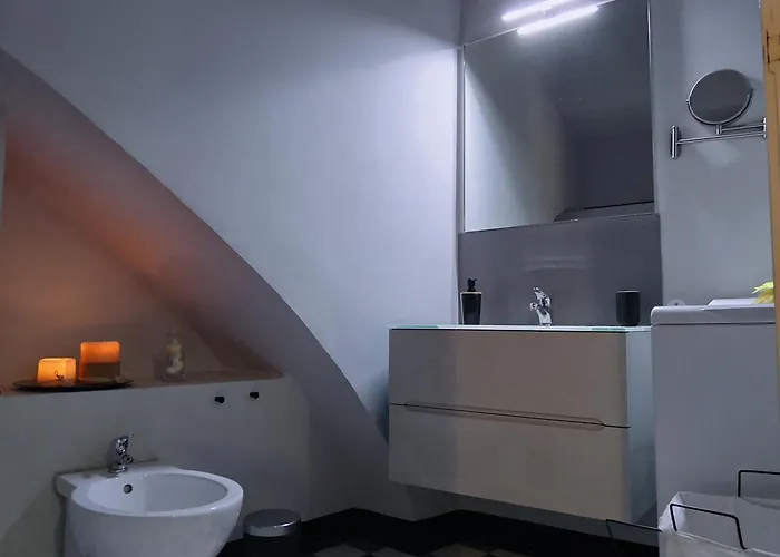 Doge Grimaldi - Davanti All'acquario - Grande Terrazza Privata - Palazzo Nobiliare Storico Daire